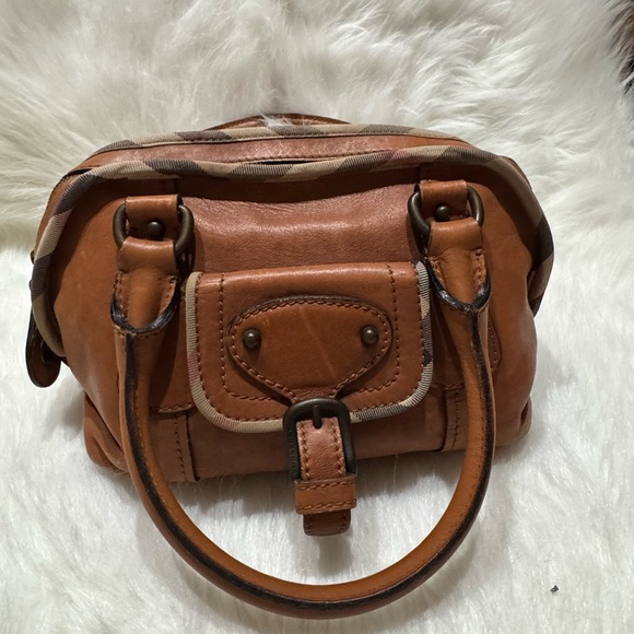 Burberry Vintage Tan Leather Women's Bag - Picture 13 of 13